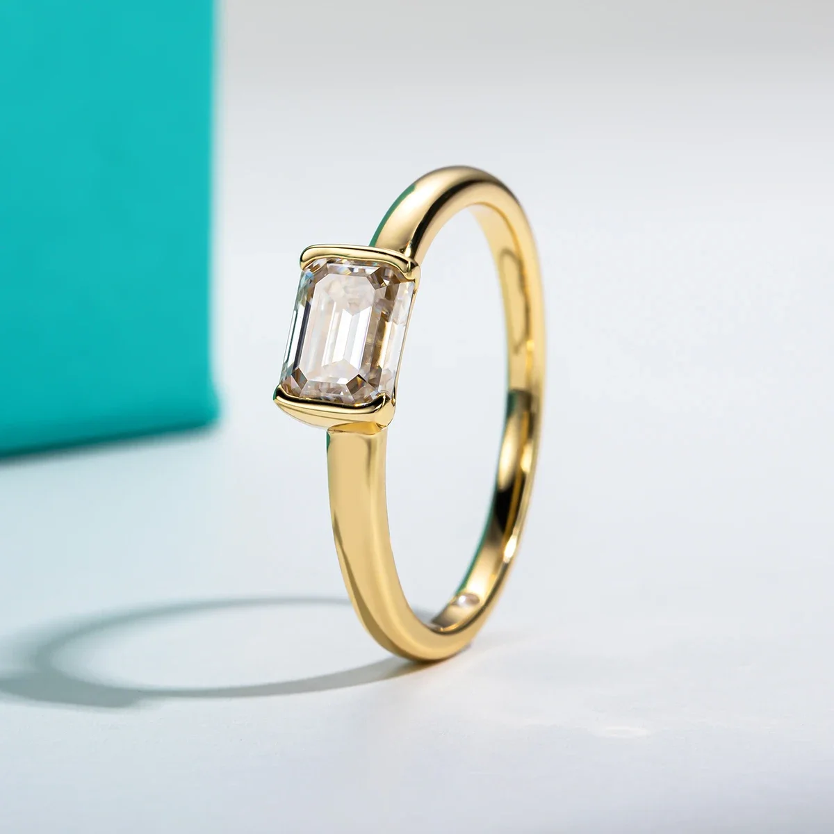 Moissanite Engagement Ring 1 Carat - FCGJHW แหวนมอยซาไนต์ทรงมรกต 1 กะรัต สี D